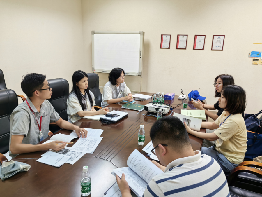 指导帮扶组现场查阅资料.jpg
